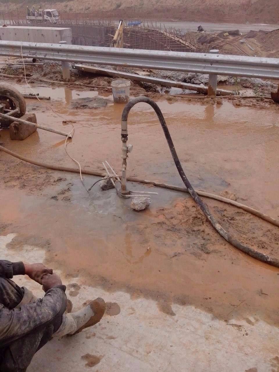 巴彦路基压密注浆